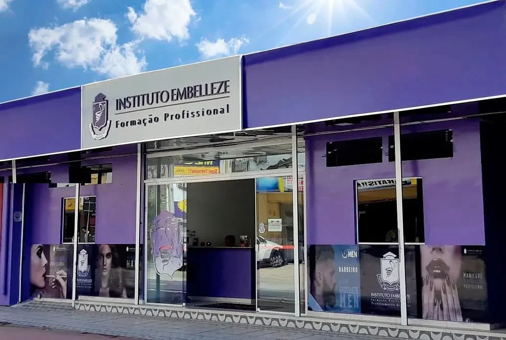 Aula prática no Instituto Embelleze Caraguatatuba